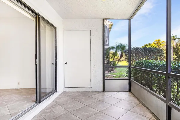 $195,000 | 5021 Oakhill Lane, Unit 115, Delray Beach, FL 33484