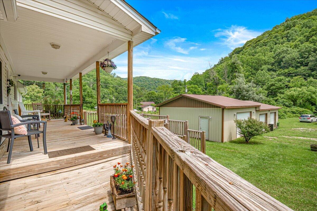 60 R J Wagers Road Manchester, KY 40962 - Photo 35 of 50 33-Front Porch View