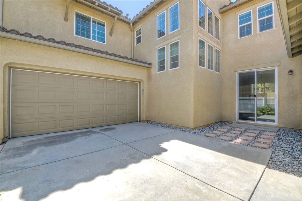 28961 Savannah Drive Temecula, CA 92591 - Photo 42 of 54 Tandem garage