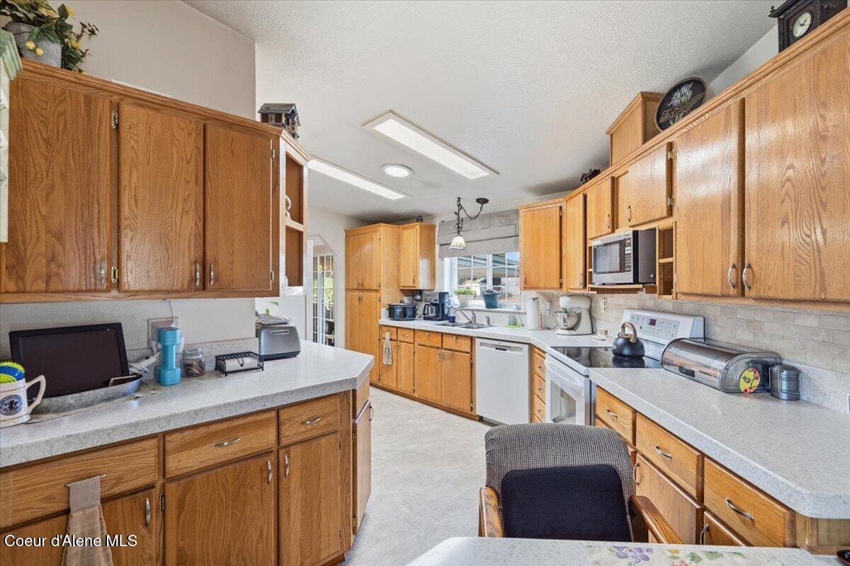 14884 North Batchelder Street Rathdrum, ID 83858 - Photo 17 of 45 25-14884 N Batchelder St_RedHogMedia