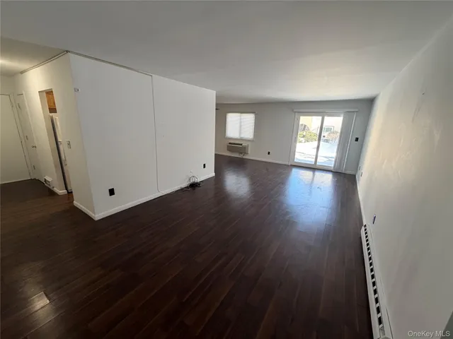 $1,950 | 17 Village Park Drive, Unit 1D, Fishkill, NY 12524