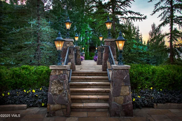 $3,350,000 | 17 Chateau Lane, Unit 205, Beaver Creek, CO 81620