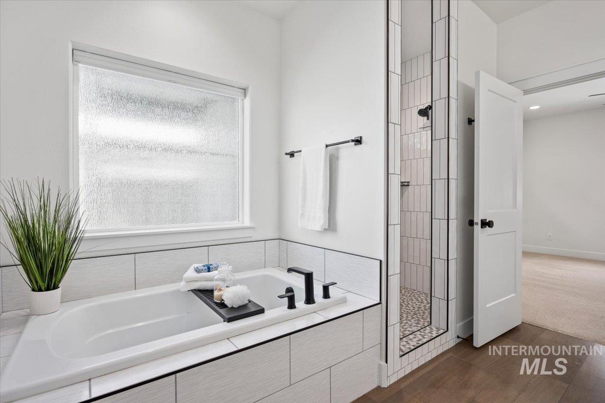 924 Trapper Peak Road Kimberly, ID 83341 - Photo 25 of 40 Bathroom featuring a tile shower, a garden tub, and dark colored carpet