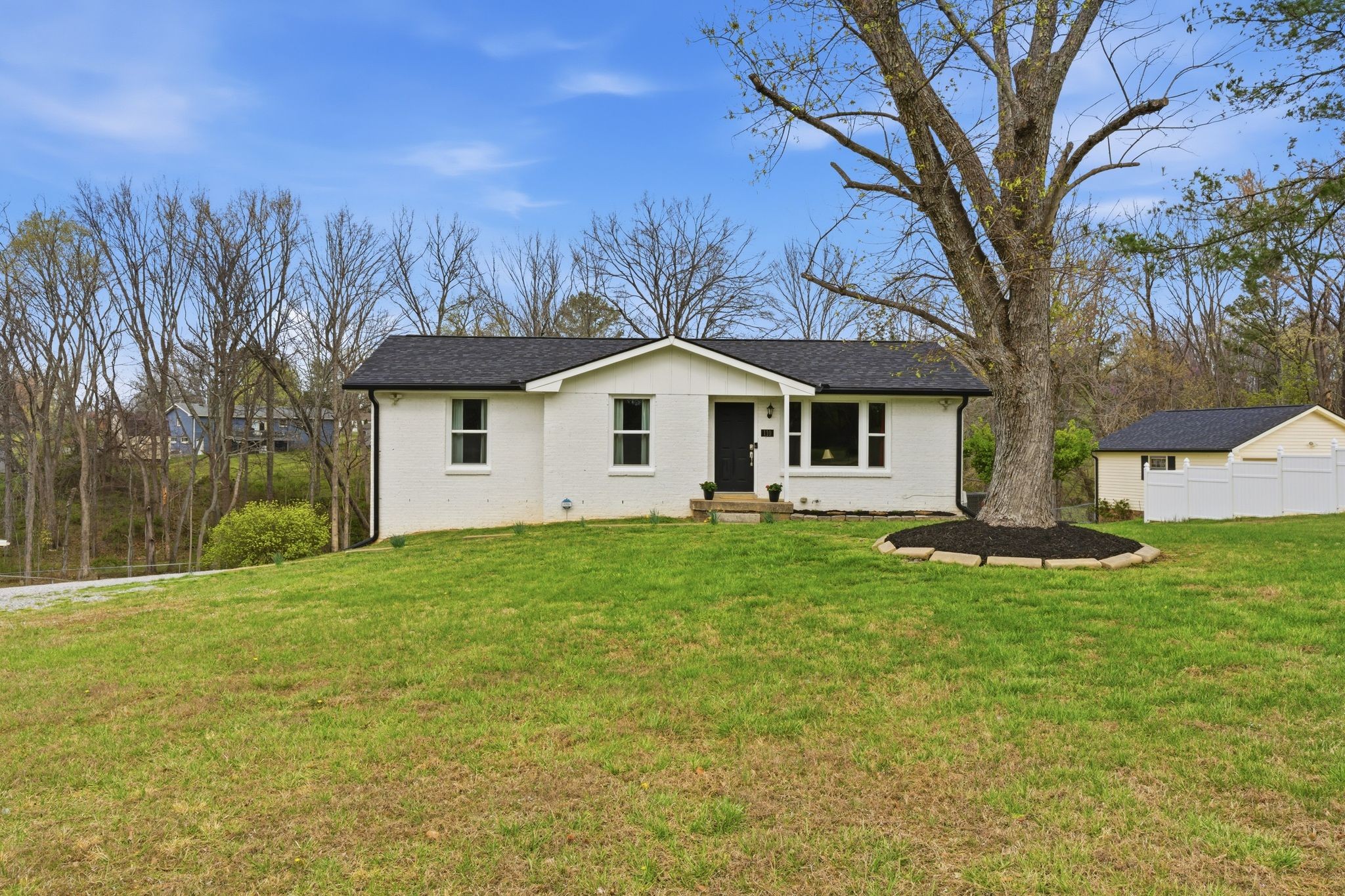 110 Robertson Greenbrier, TN 37073 - Photo 3 of 34