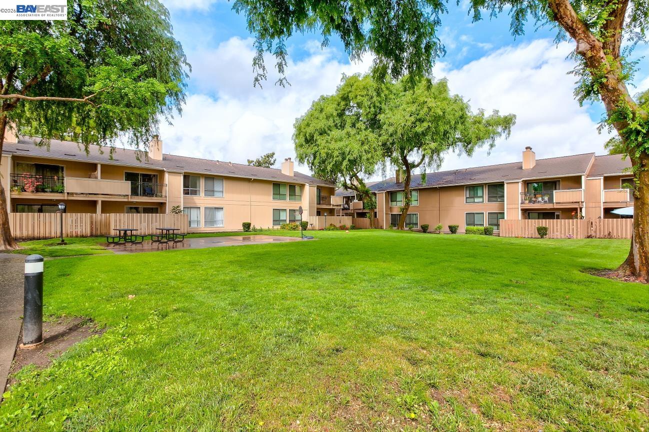9005 Alcosta Boulevard, Unit 199 San Ramon, CA 94583 - Photo 51 of 57 a front view of a house with a yard and trees