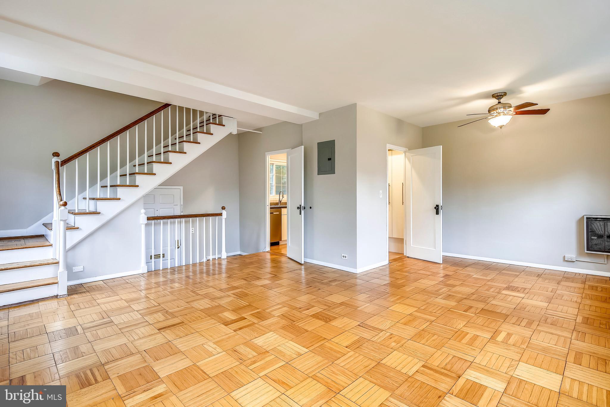 3532 Gunston Road Alexandria, VA 22302 - Photo 11 of 33 Living Room
