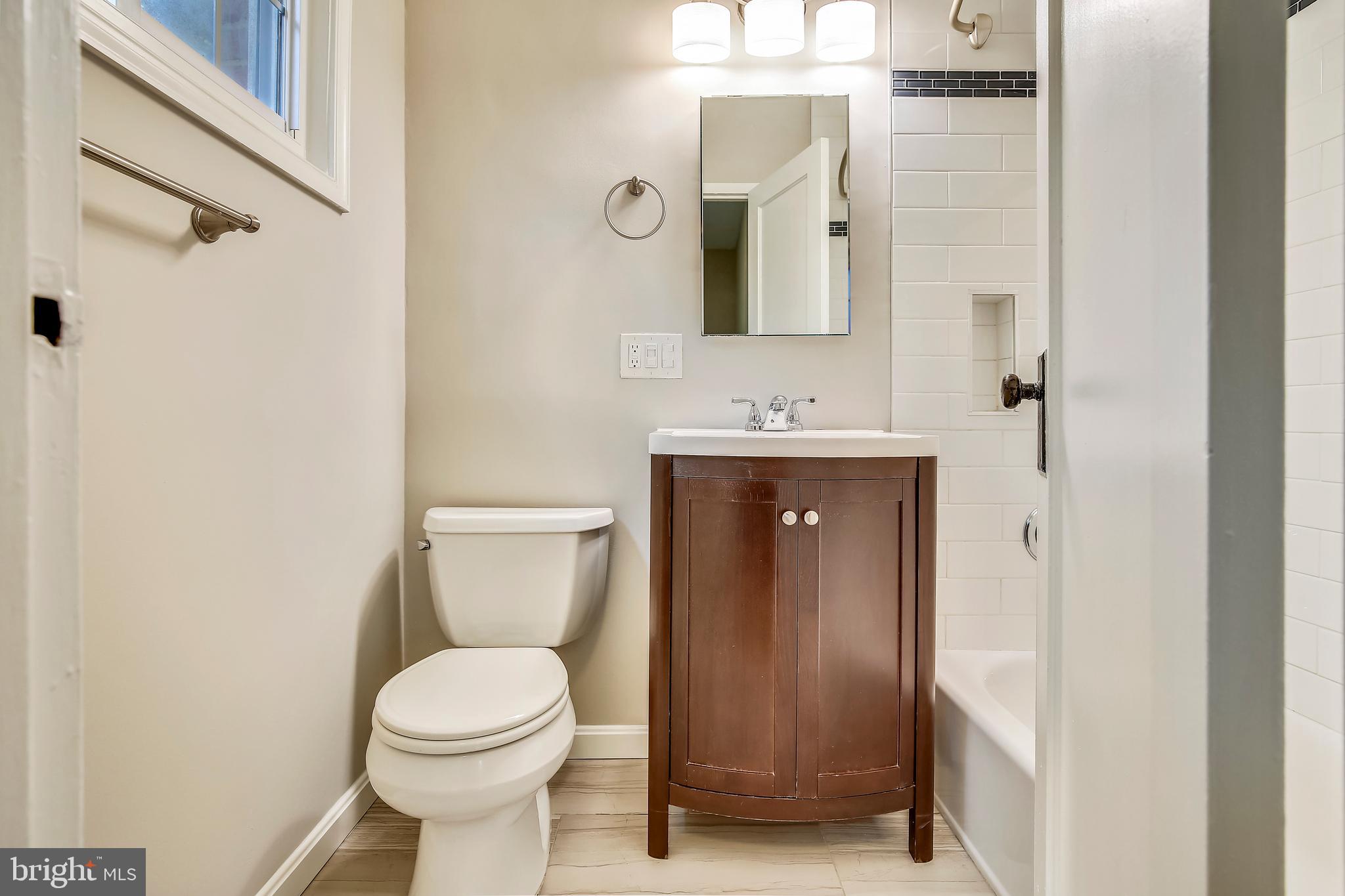 3532 Gunston Road Alexandria, VA 22302 - Photo 17 of 33 Bath