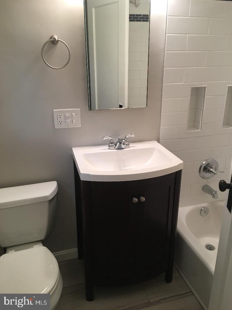 3532 Gunston Road Alexandria, VA 22302 - Photo 18 of 33 Tiled shower!