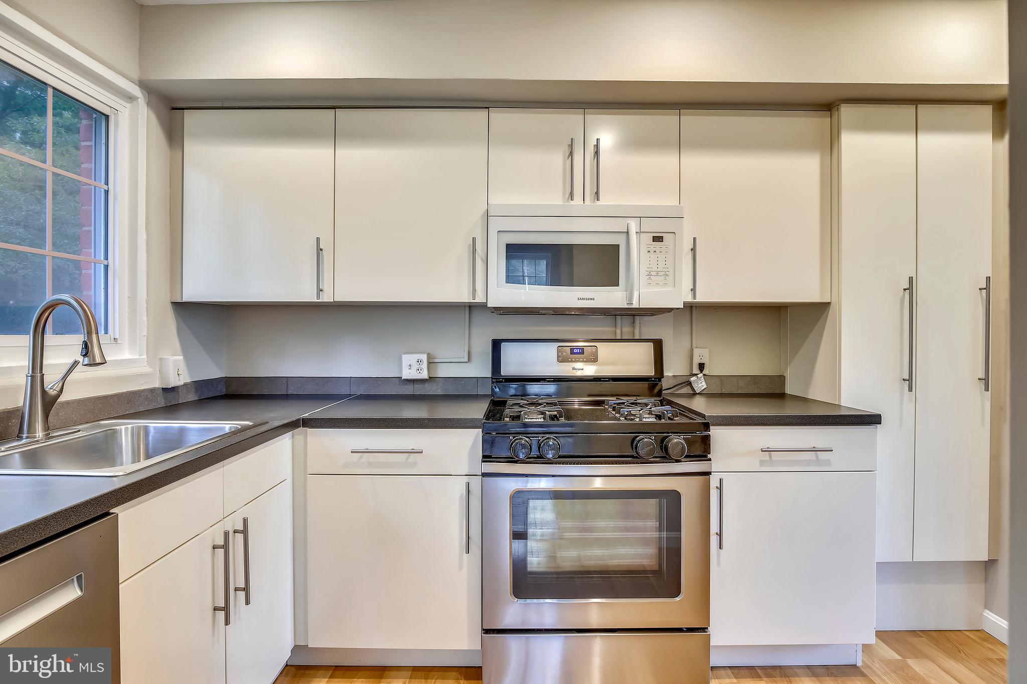 3532 Gunston Road Alexandria, VA 22302 - Photo 6 of 33 Kitchen