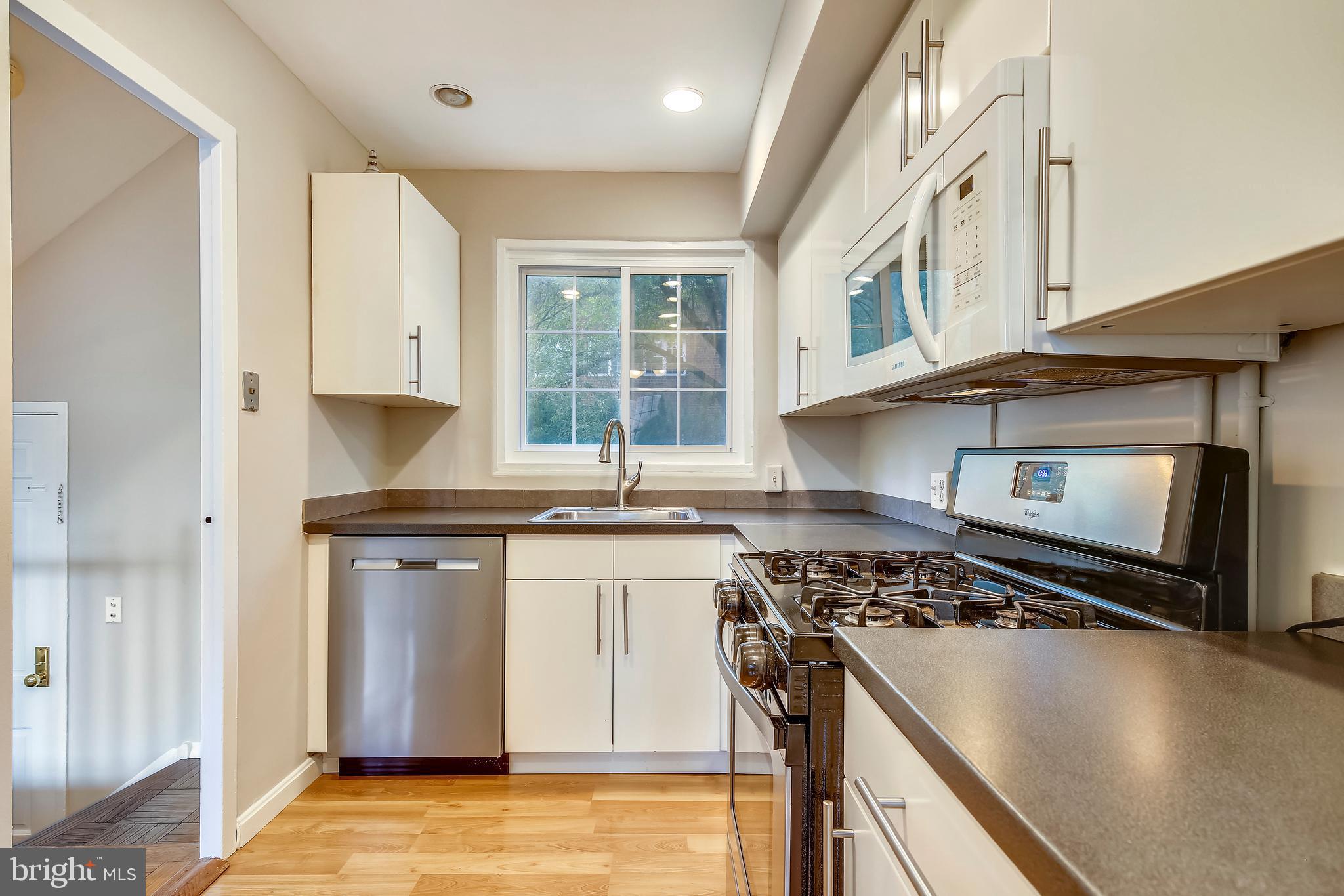 3532 Gunston Road Alexandria, VA 22302 - Photo 7 of 33 Kitchen