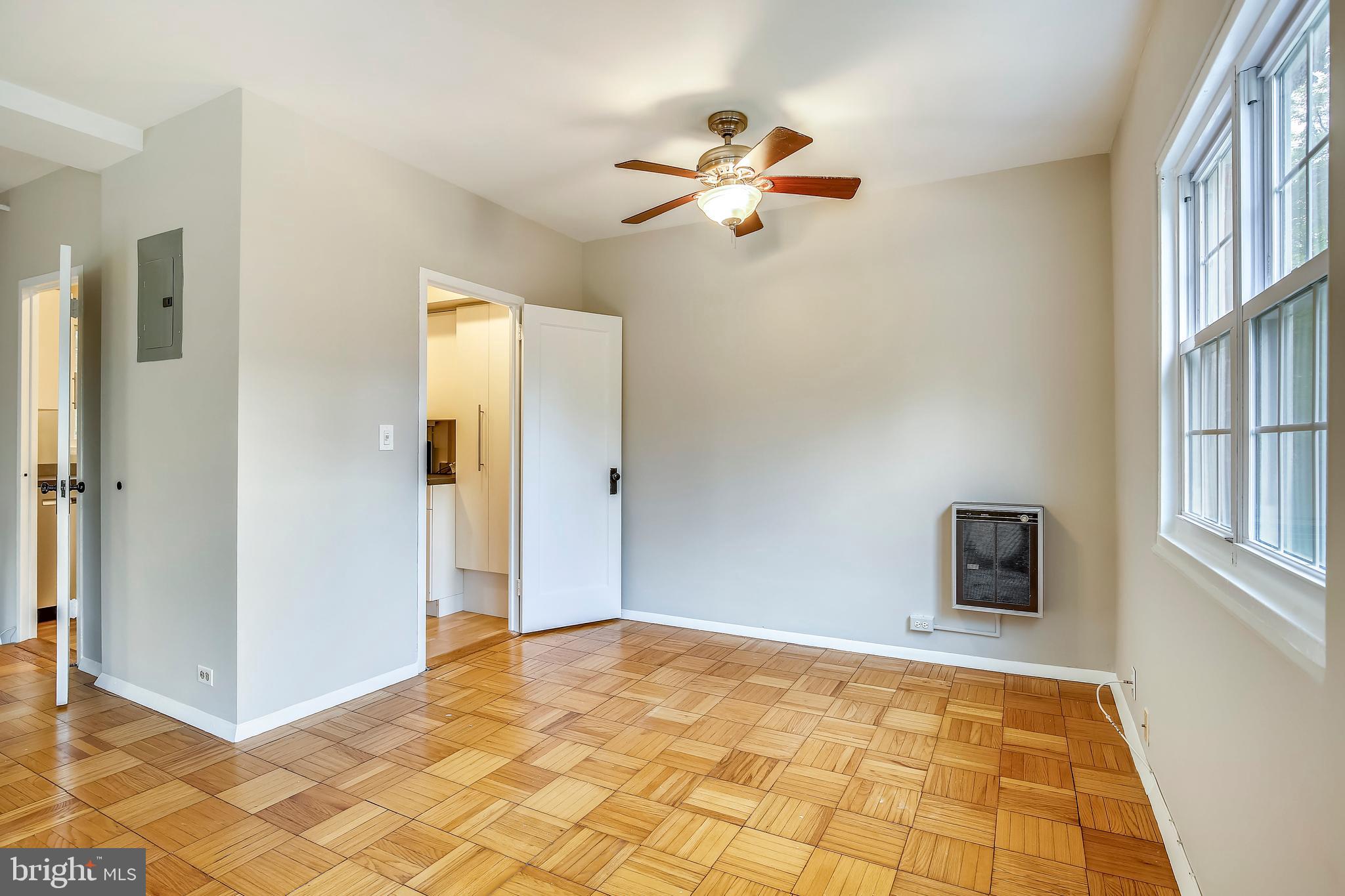 3532 Gunston Road Alexandria, VA 22302 - Photo 9 of 33 Dining Area