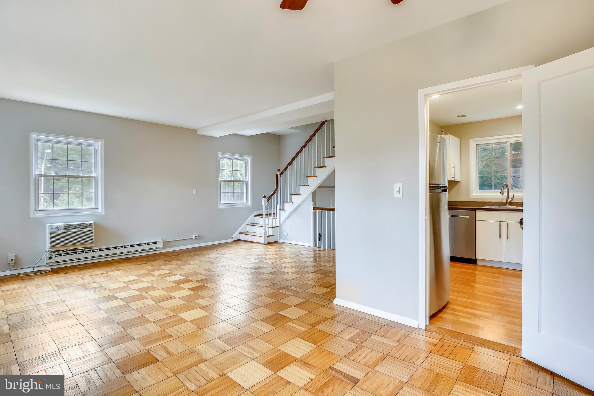 3532 Gunston Road Alexandria, VA 22302 - Photo 10 of 33 Dining Area/Living Area