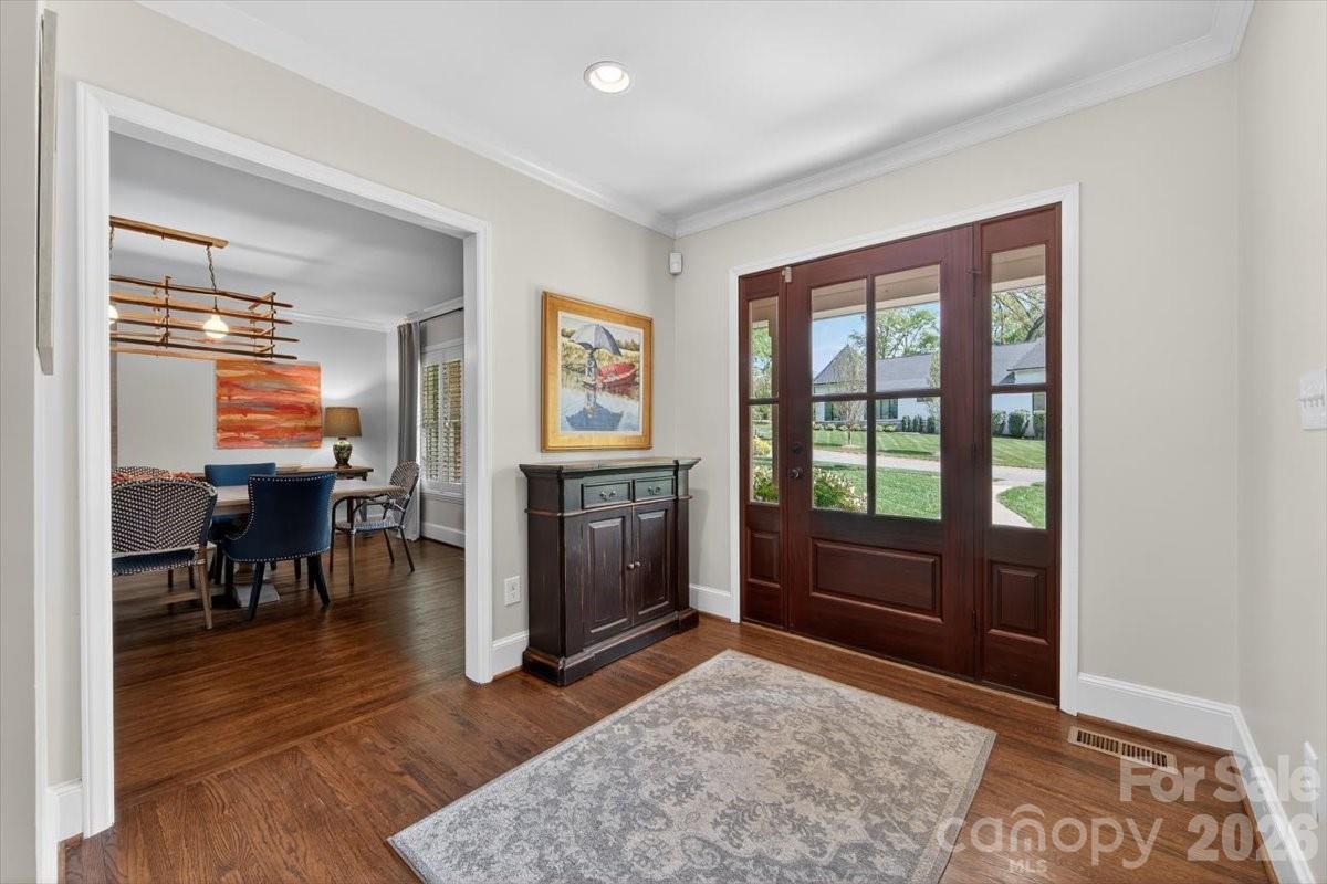 308 Robmont Road Charlotte, NC 28270 - Photo 4 of 43 a living room with furniture and a window