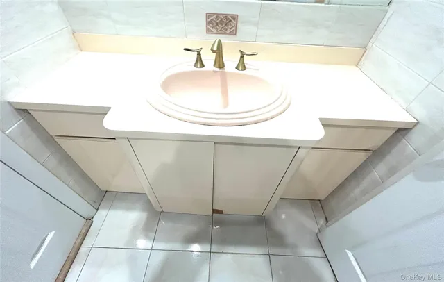 $5,500 | 76-36 265th Street | Glen Oaks