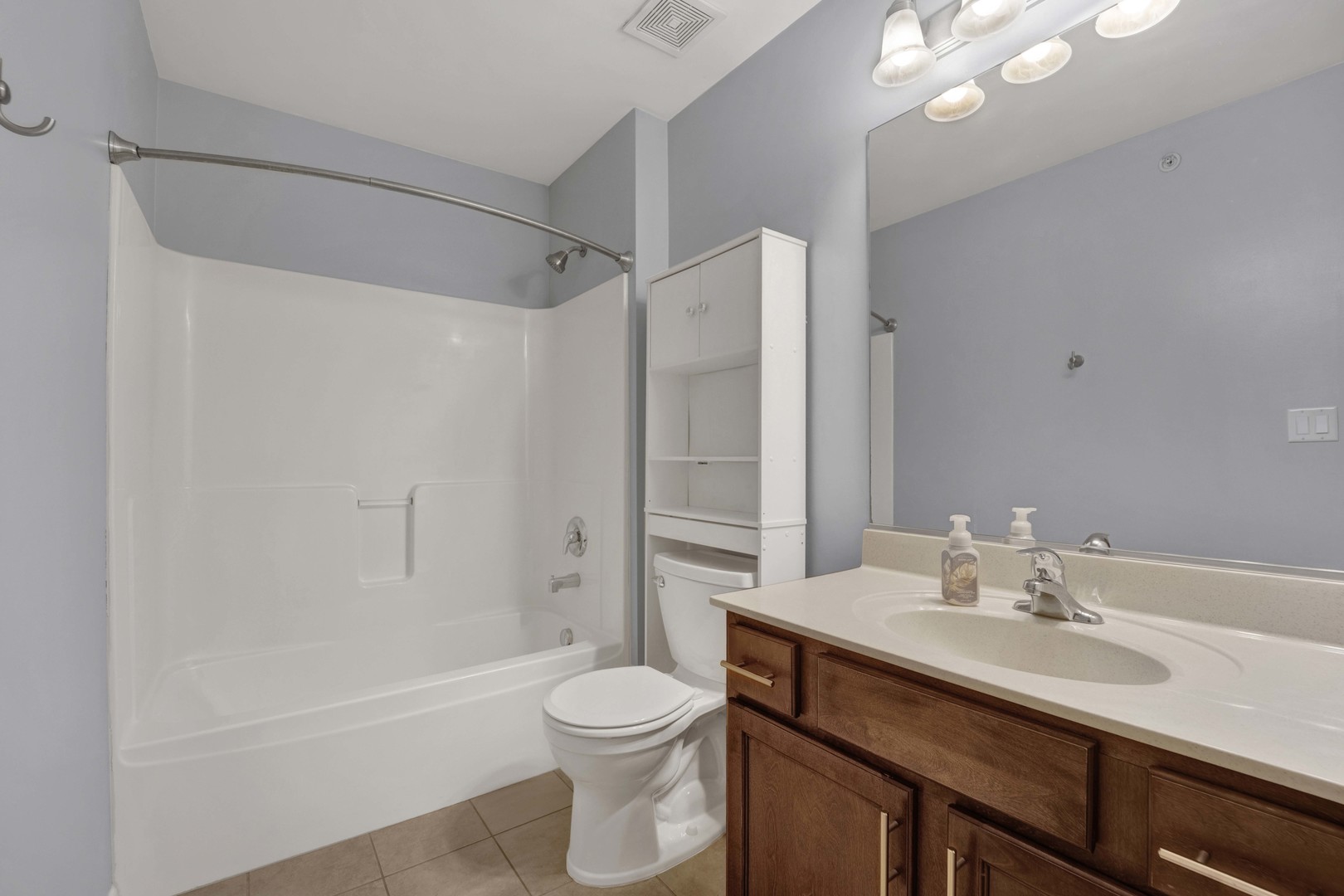 1038 Swift Road, Unit 2B Glen Ellyn, IL 60137 - Photo 20 of 22 Gallery Image 20