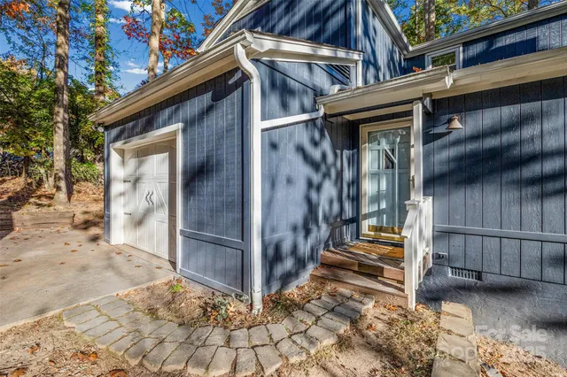 a view of a pathway of a house