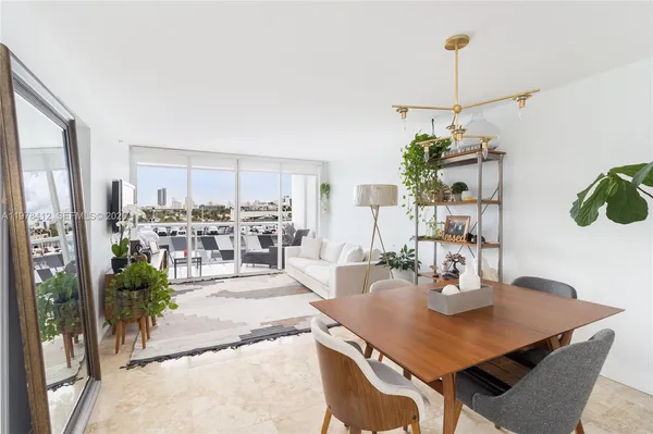 $3,850 | 1800 Sunset Harbour Drive, Unit 809, Miami Beach, FL 33139