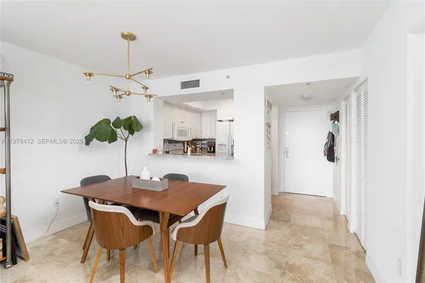 $3,850 | 1800 Sunset Harbour Drive, Unit 809, Miami Beach, FL 33139