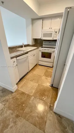 $3,850 | 1800 Sunset Harbour Drive, Unit 809, Miami Beach, FL 33139