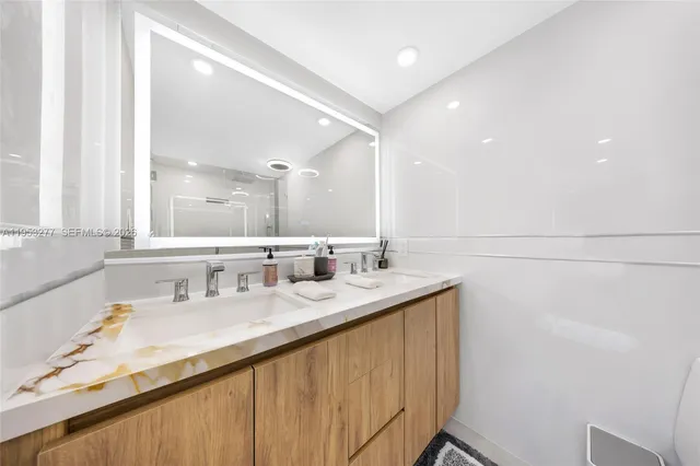 $3,600 | 7601 East Treasure Drive, Unit 1216, North Bay Village, FL 33141