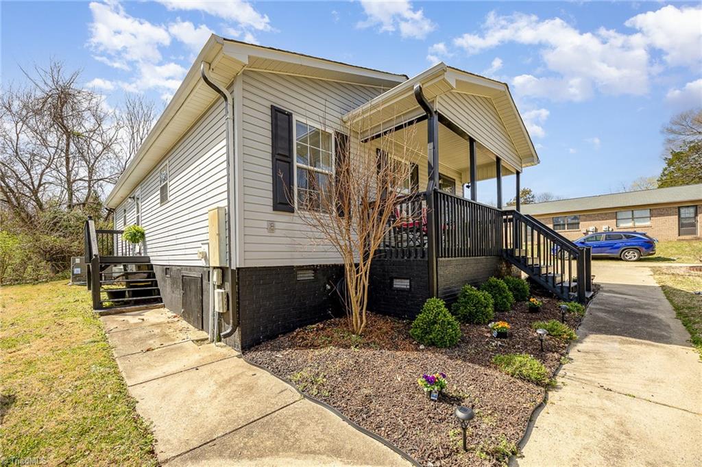 2904 Triangle Lake Road High Point, NC 27260 - Photo 4 of 18 Side view