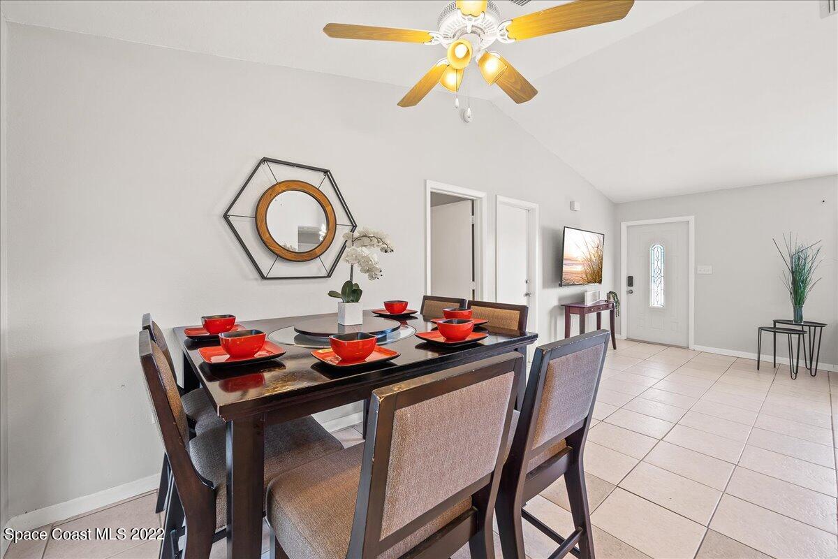 142 Krefeld Road Northwest Palm Bay, FL 32907 - Photo 13 of 21 Dining area