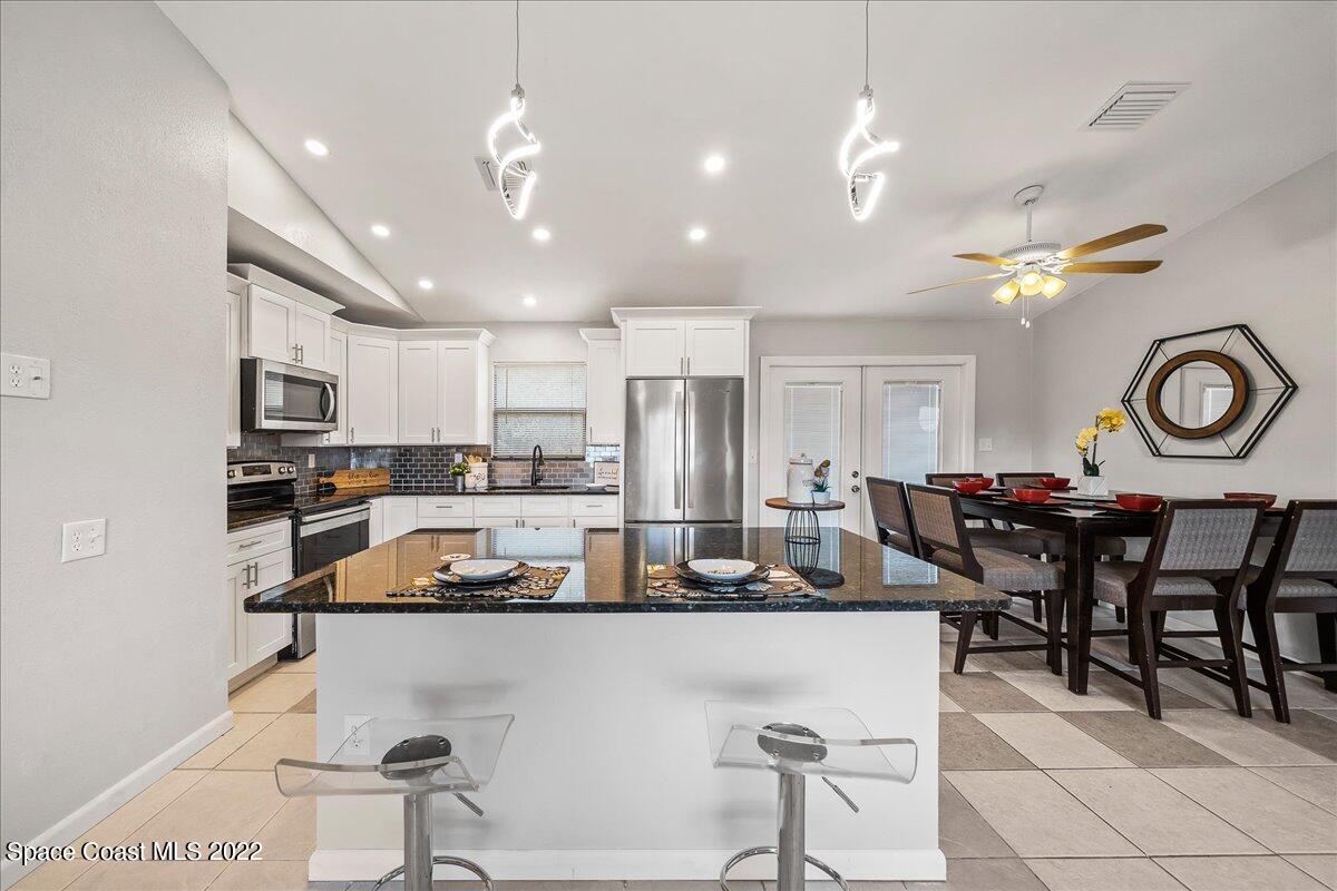 142 Krefeld Road Northwest Palm Bay, FL 32907 - Photo 5 of 21 Remodeled kitchen