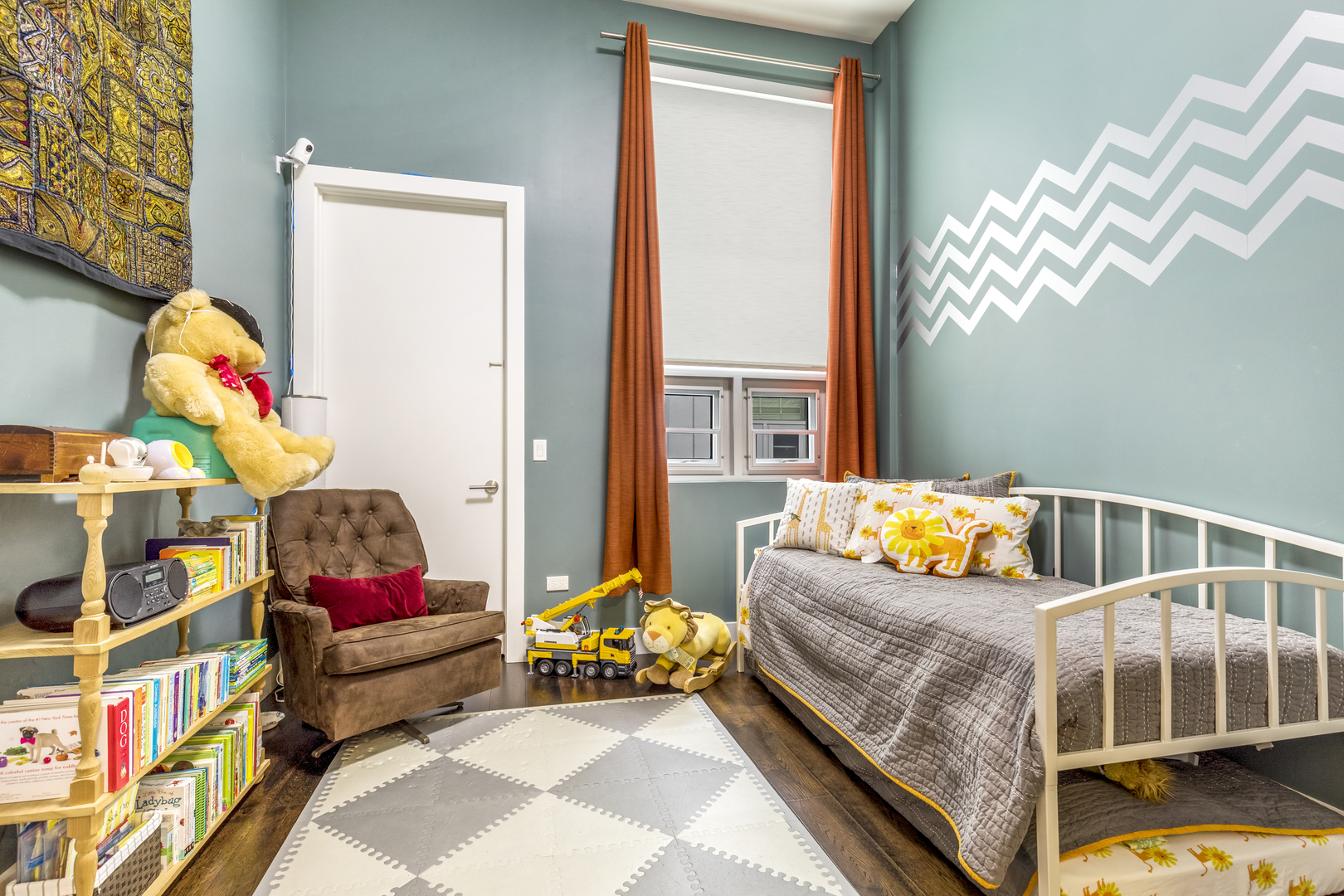 1120 West Adams Street, Unit PHW Chicago, IL 60607 - Photo 16 of 23 a bedroom with bed and a window