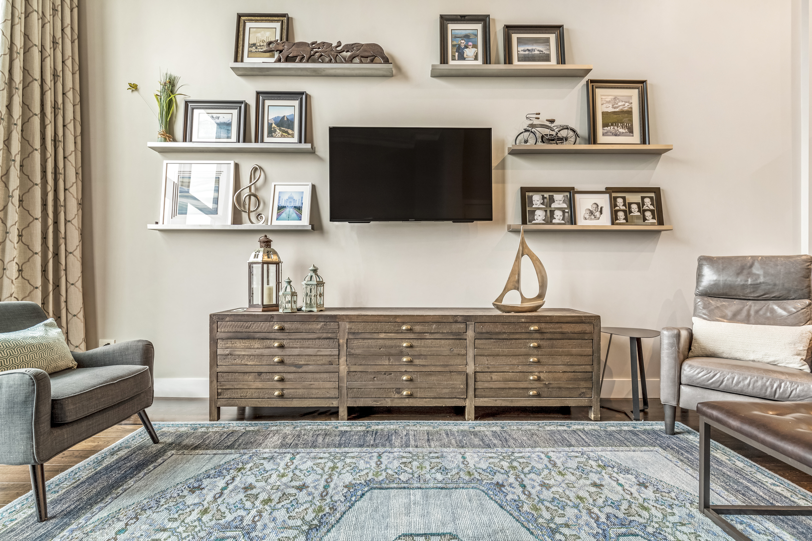 1120 West Adams Street, Unit PHW Chicago, IL 60607 - Photo 5 of 23 a view of living room with furniture and flat screen tv