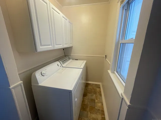 a view of a house with backyard