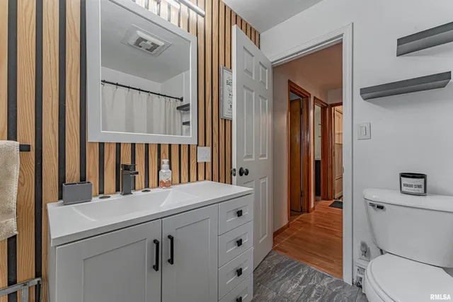 $125,000 | 1500 East Jefferson Street, Clinton, IL 61727