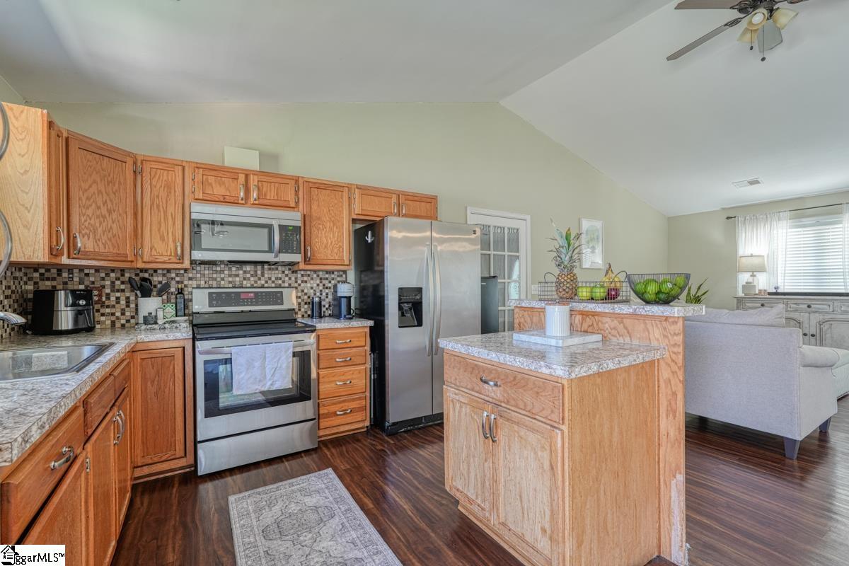 907 Veryfine Drive Fountain Inn, SC 29644 - Photo 6 of 22 Gallery Image 6