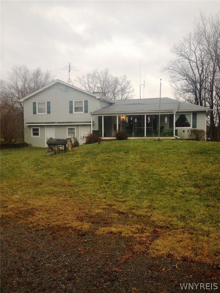 Looking at front of house from driveway