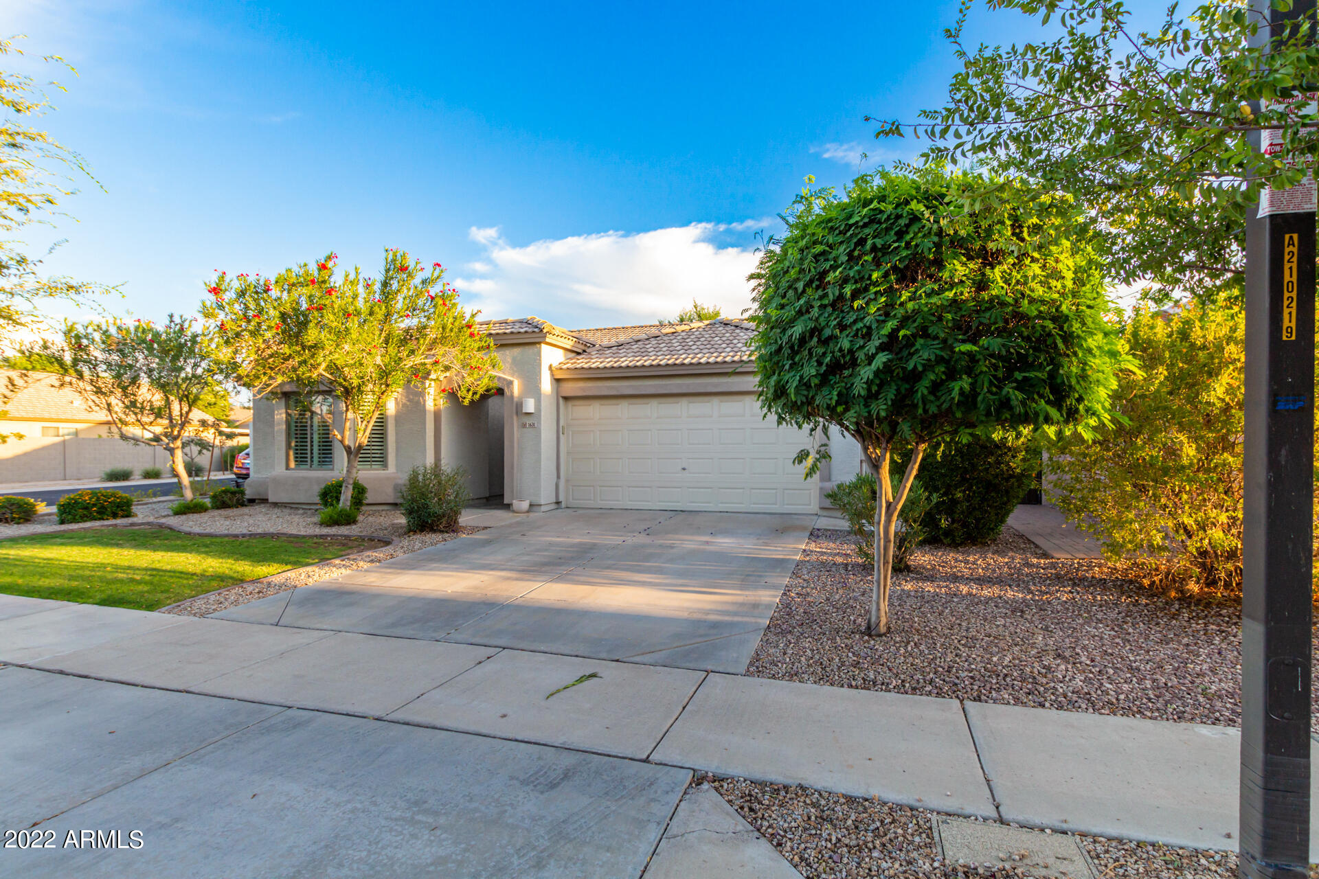 1631 East Harwell Road Phoenix, AZ 85042 - Photo 3 of 22 0010-9 - Harwell