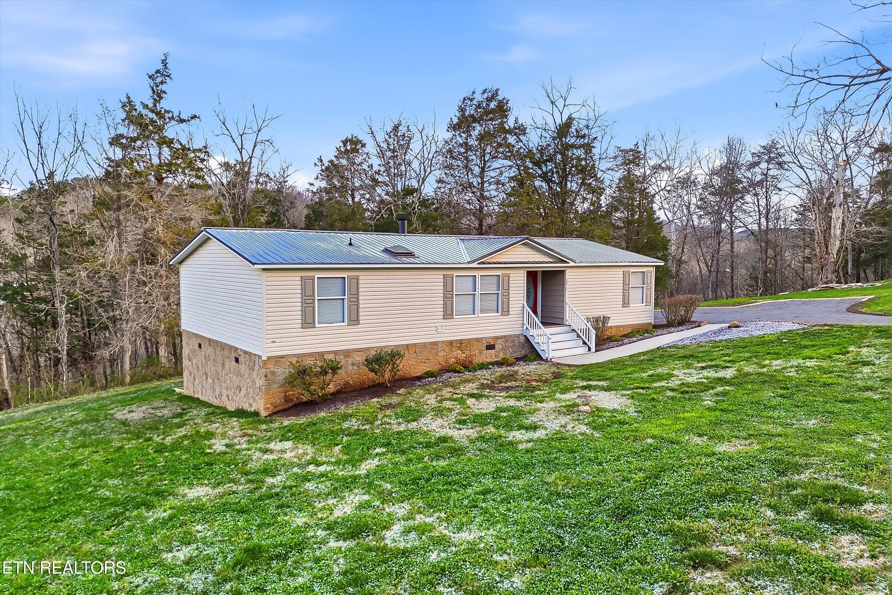 2214 Hinds Creek Road Heiskell, TN 37754 - Photo 3 of 41 Side Yard View