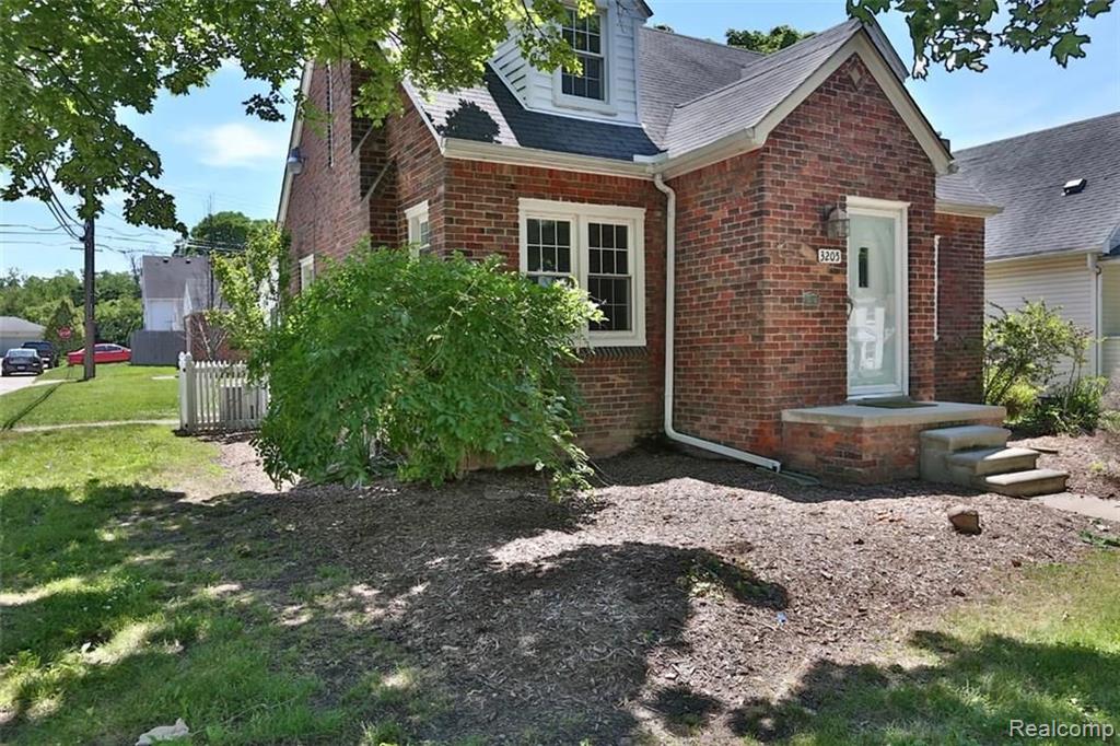 3205 John R Street Trenton, MI 48183 - Photo 2 of 24