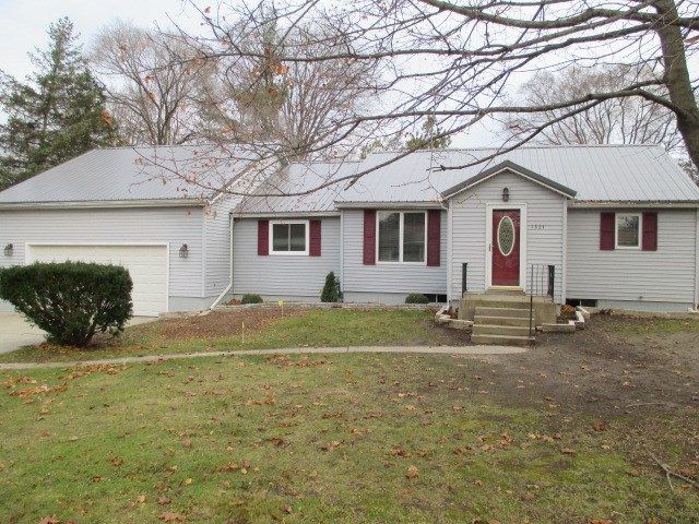 1321 Ridge Road Mount Pleasant, MI 48858 - Photo 2 of 13 1825962-1.JPG