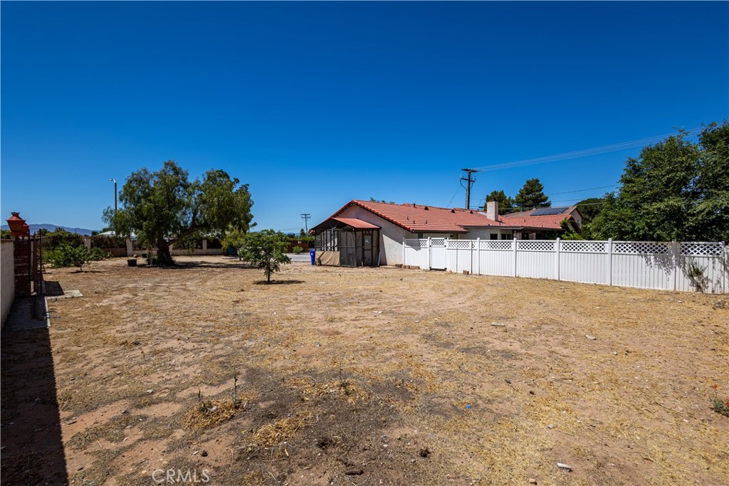 20086 Yucca Loma Road Apple Valley, CA 92307 - Photo 6 of 41