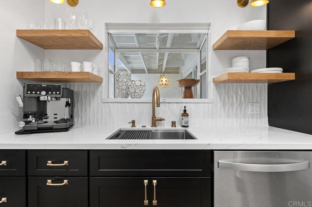 7057 Estrella De Mar Road Carlsbad, CA 92009 - Photo 13 of 40