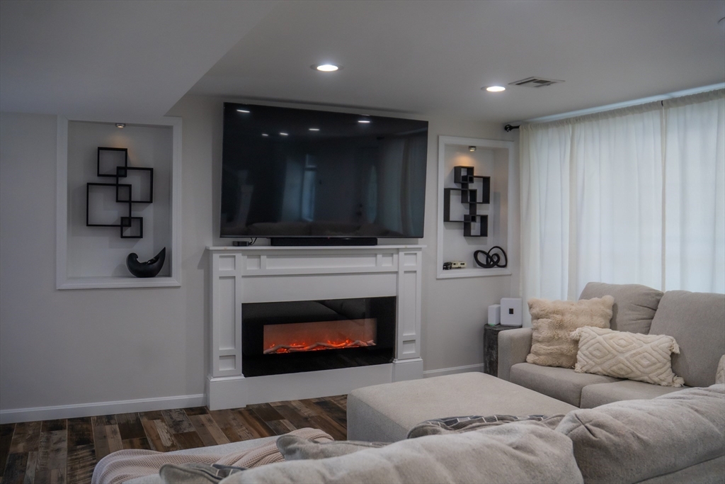 57 Shirley Road Shrewsbury, MA 01545 - Photo 11 of 39