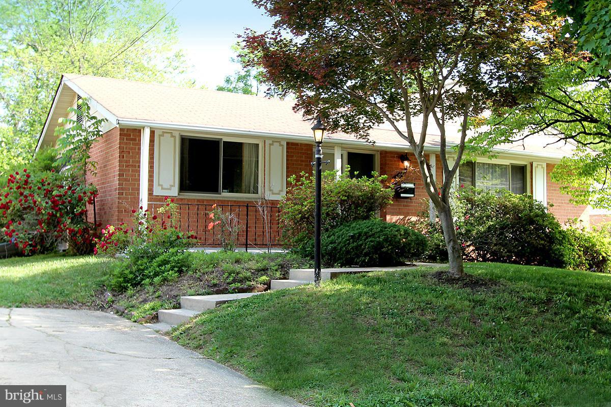 502 East Indian Spring Drive Silver Spring, MD 20901 - Photo 3 of 29 Exterior (Front)