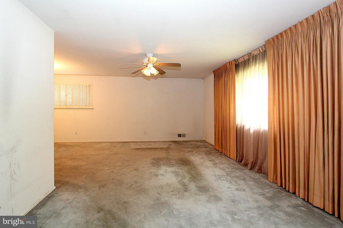502 East Indian Spring Drive Silver Spring, MD 20901 - Photo 7 of 29 Living Room