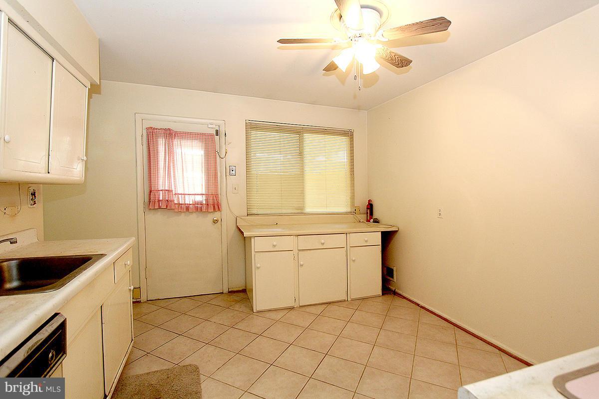 502 East Indian Spring Drive Silver Spring, MD 20901 - Photo 10 of 29 Kitchen