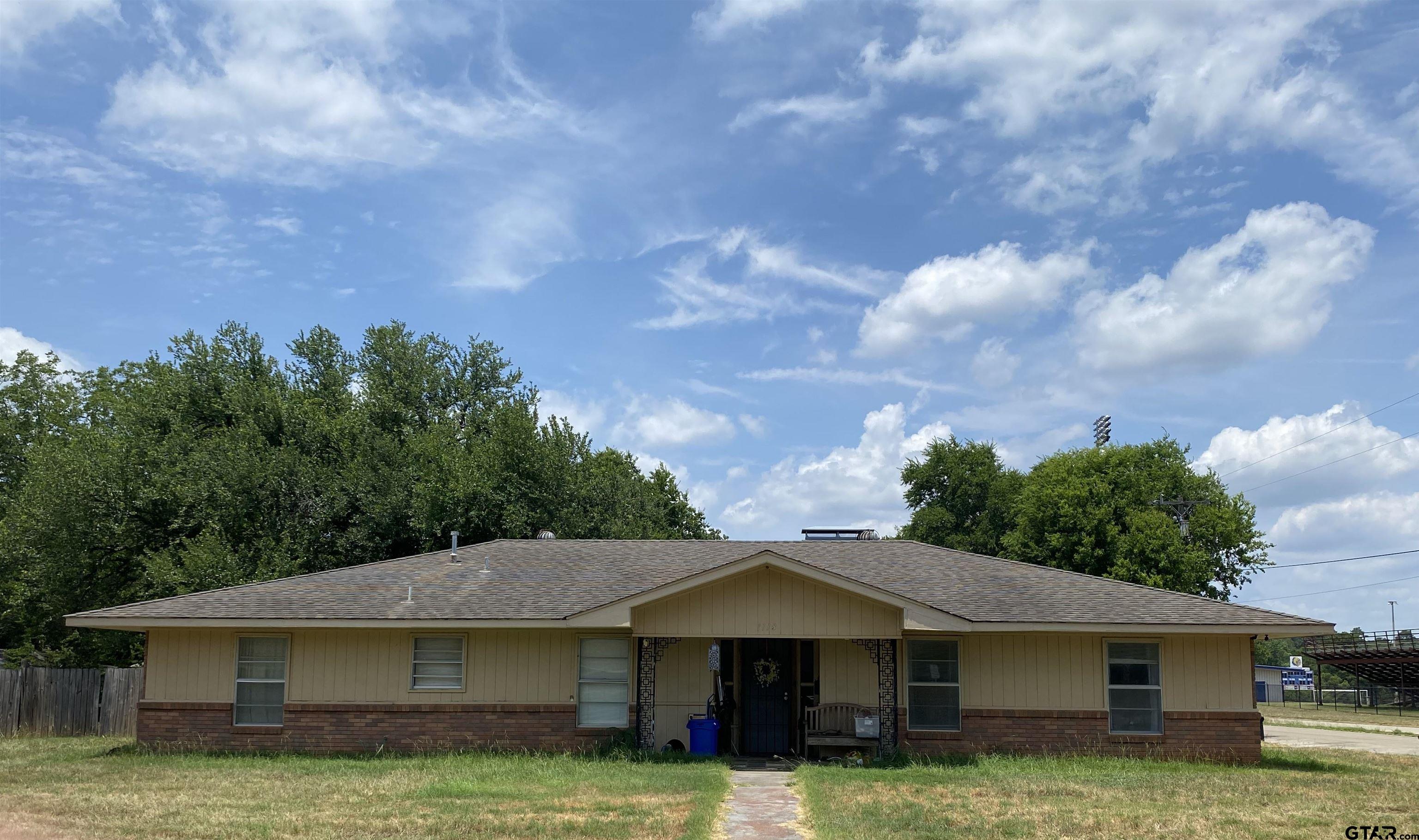 1118 Palestine St  