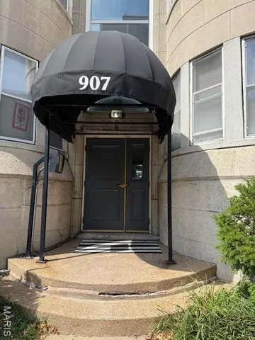 $152,000 | 907 South Hanley Road, Unit 5, Clayton, MO 63105