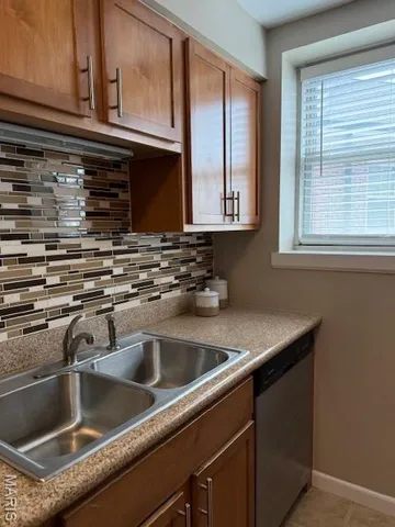 $152,000 | 907 South Hanley Road, Unit 5, Clayton, MO 63105