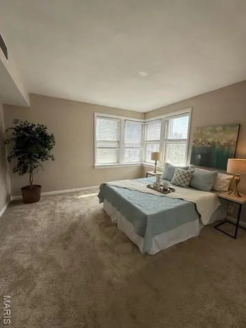 $152,000 | 907 South Hanley Road, Unit 5, Clayton, MO 63105