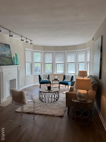 $152,000 | 907 South Hanley Road, Unit 5, Clayton, MO 63105