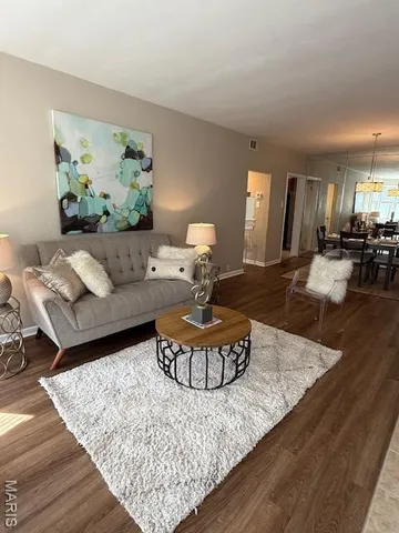 $152,000 | 907 South Hanley Road, Unit 5, Clayton, MO 63105