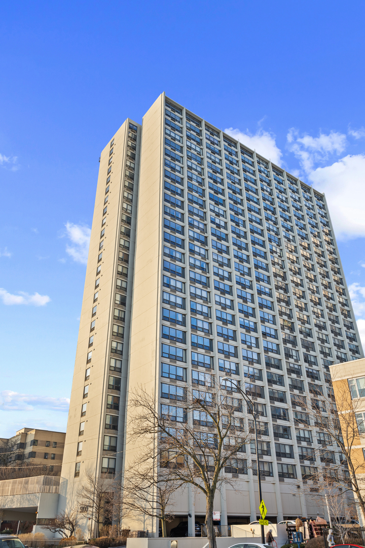 5100 North Marine Drive, Unit 17L Chicago, IL 60640 - Photo 1 of 25